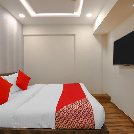 Oyo Hotel Shree Niwas Ahmedabad Ngoại thất bức ảnh