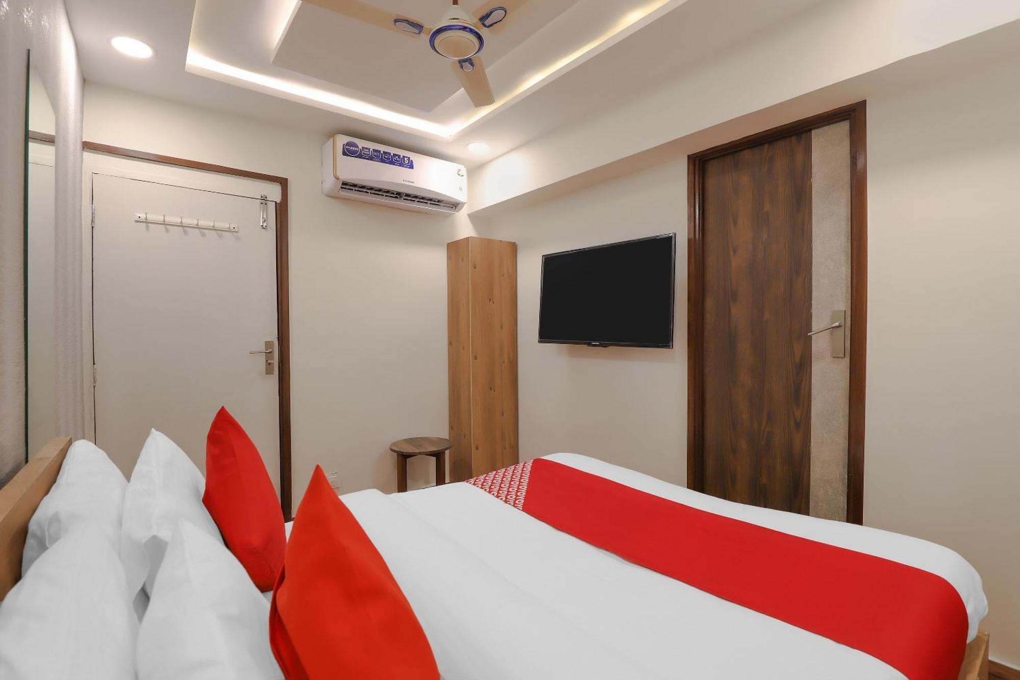 Oyo Hotel Shree Niwas Ahmedabad Ngoại thất bức ảnh