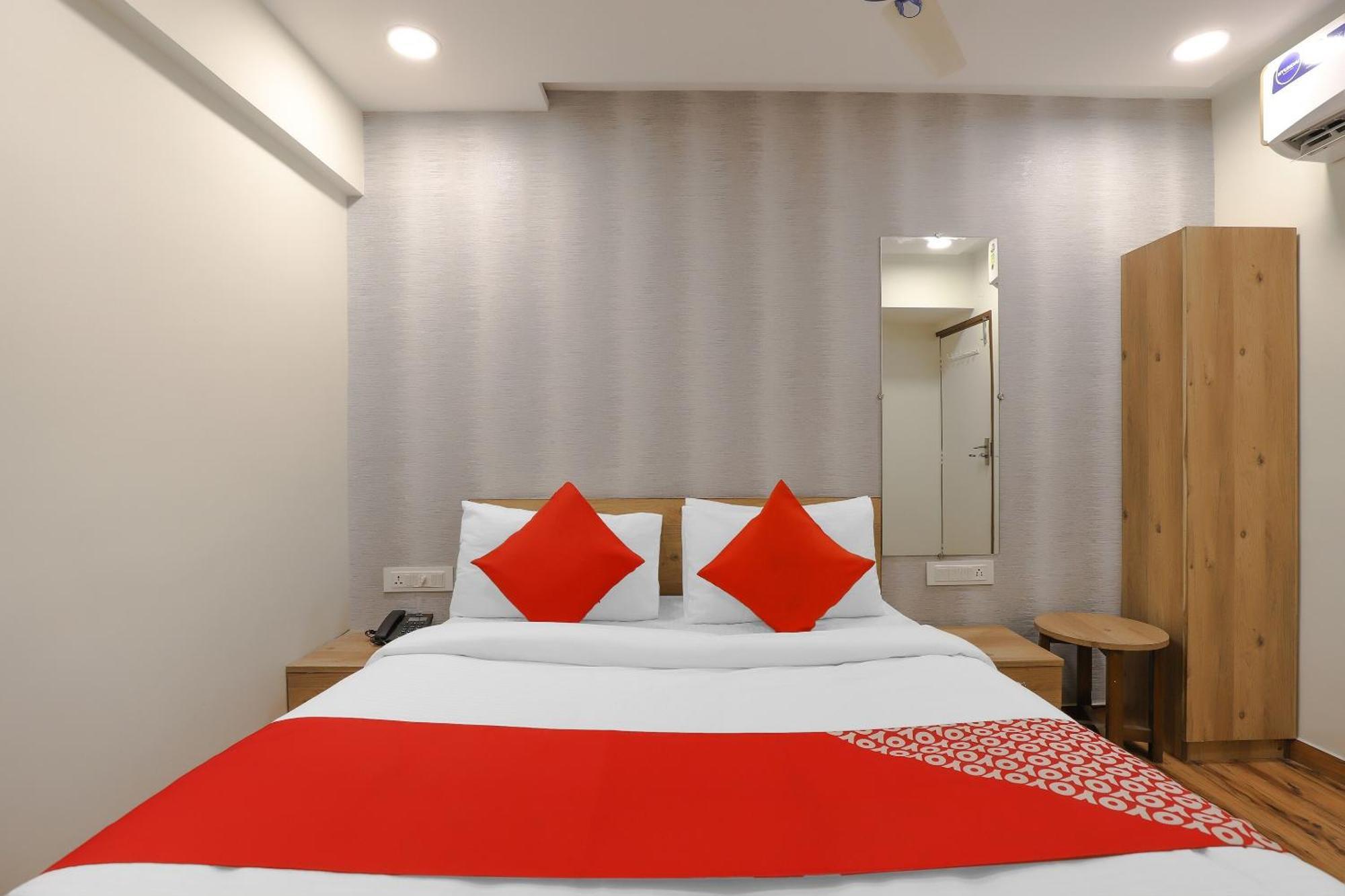 Oyo Hotel Shree Niwas Ahmedabad Ngoại thất bức ảnh