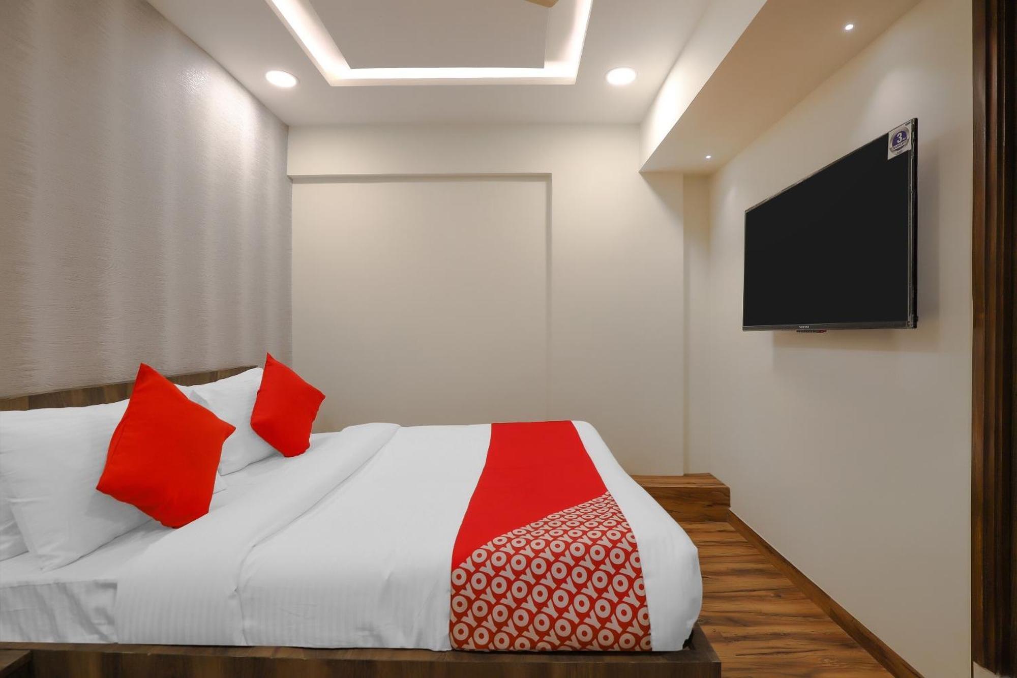 Oyo Hotel Shree Niwas Ahmedabad Ngoại thất bức ảnh