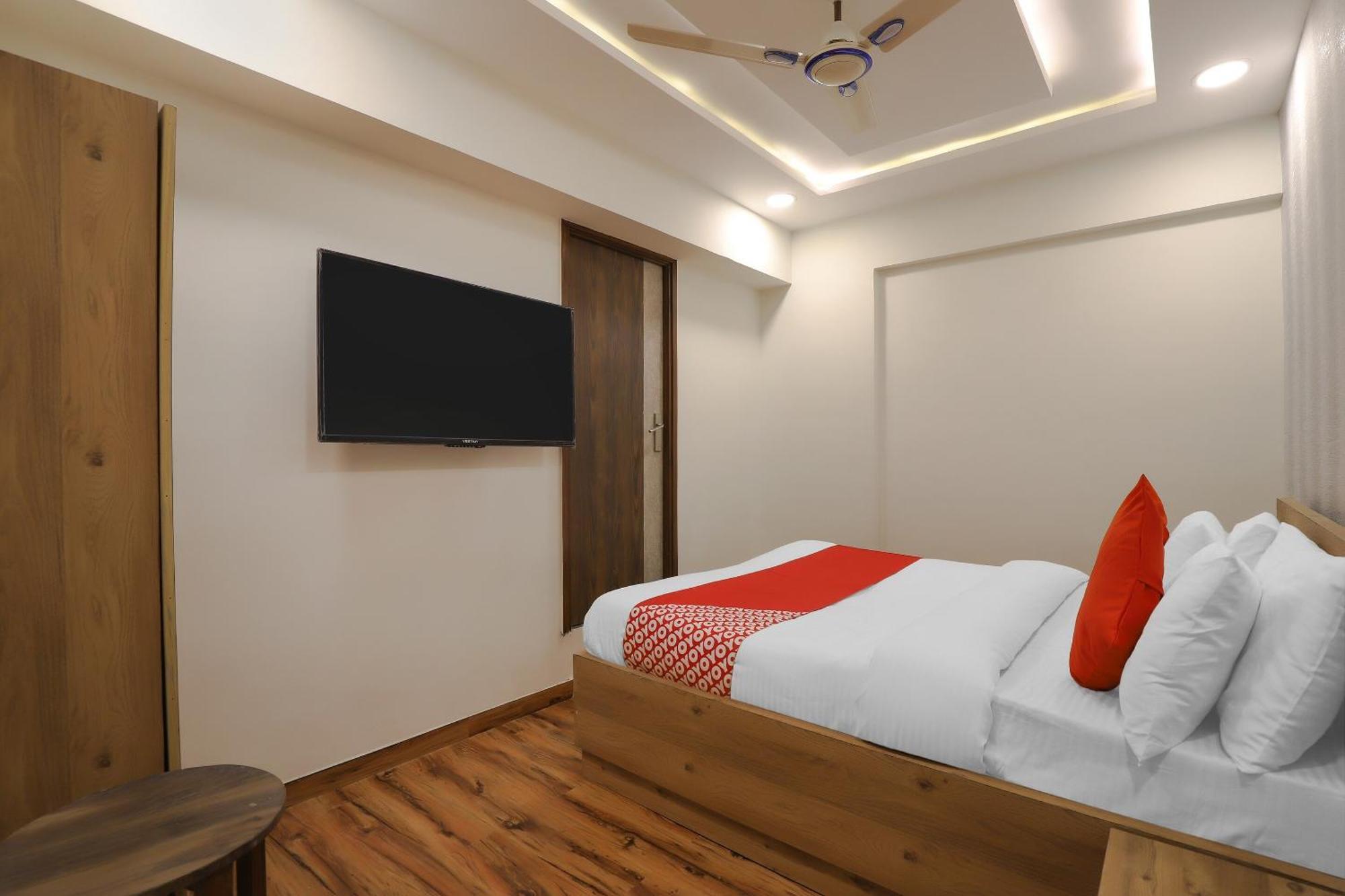 Oyo Hotel Shree Niwas Ahmedabad Ngoại thất bức ảnh