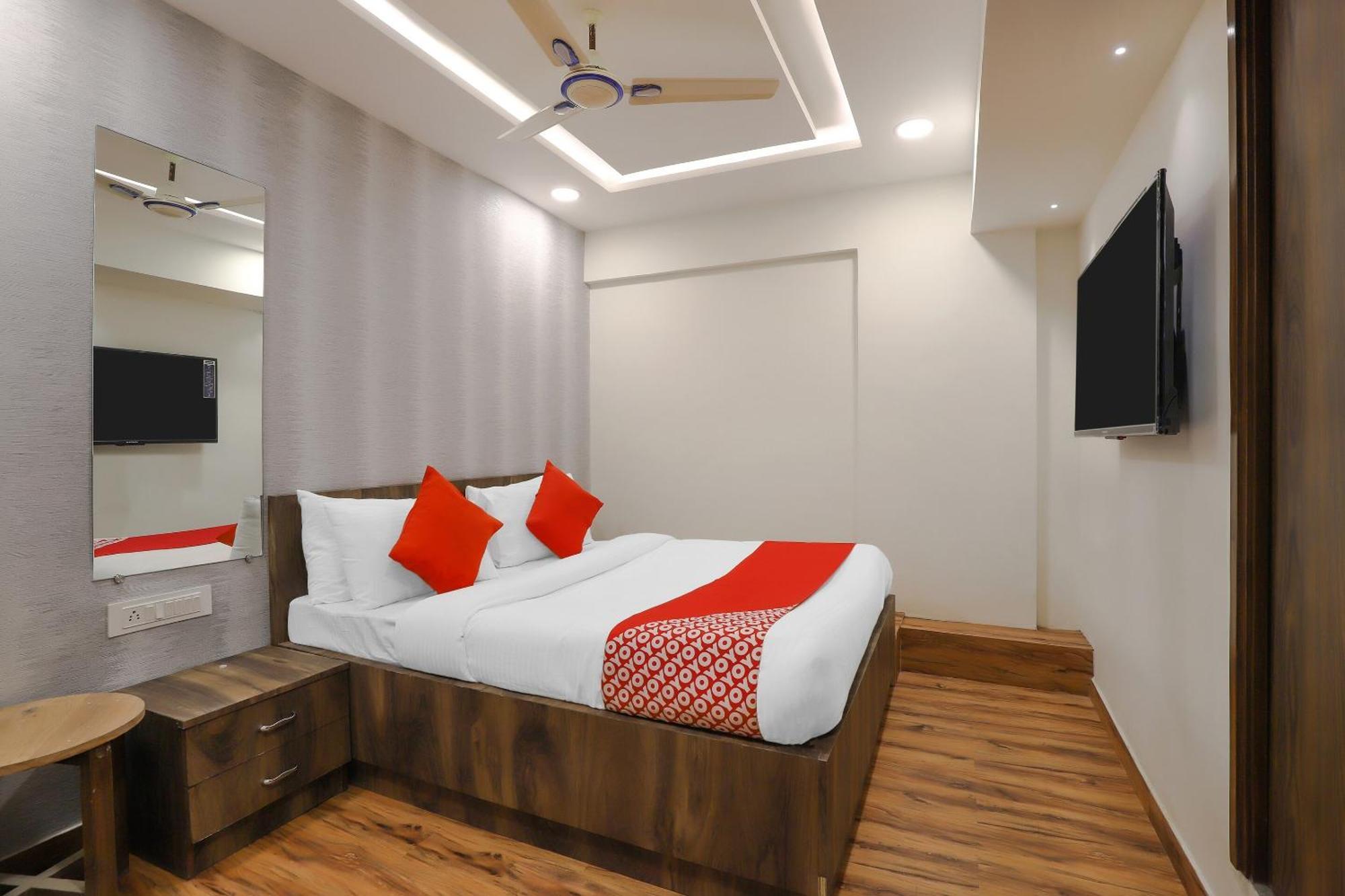 Oyo Hotel Shree Niwas Ahmedabad Ngoại thất bức ảnh