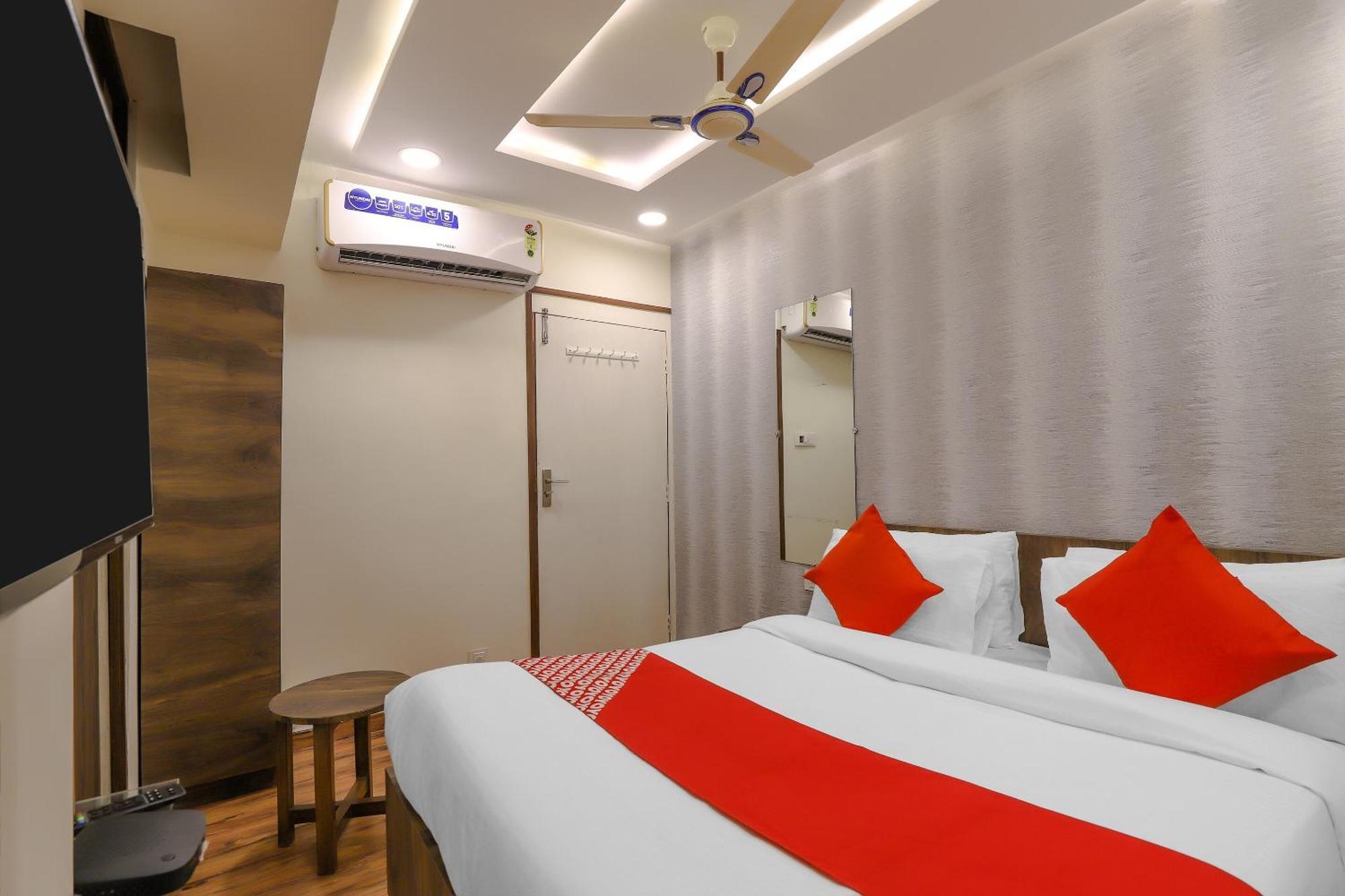 Oyo Hotel Shree Niwas Ahmedabad Ngoại thất bức ảnh
