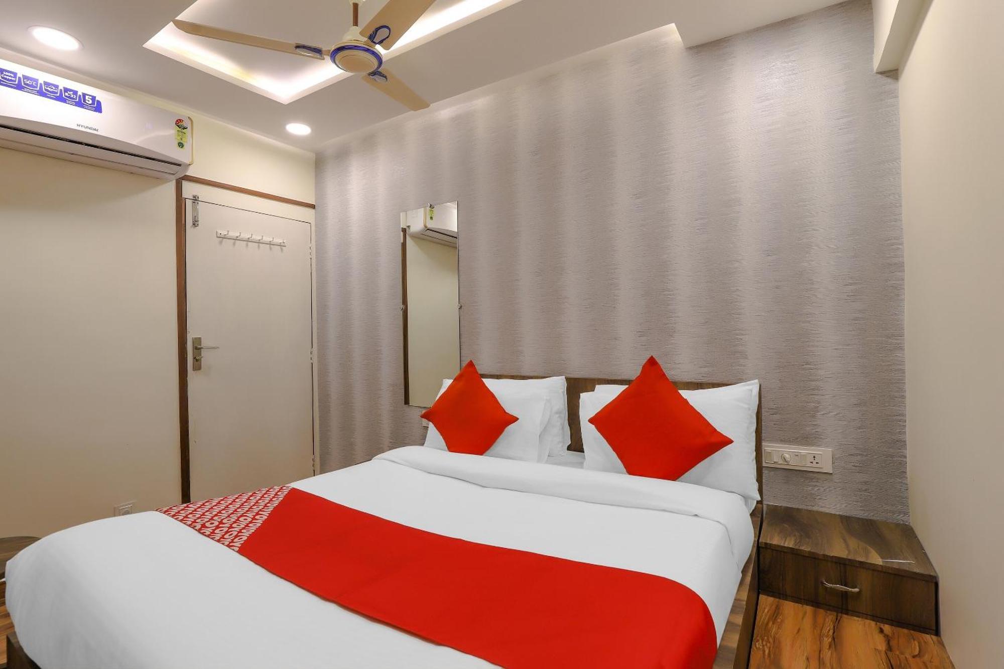 Oyo Hotel Shree Niwas Ahmedabad Ngoại thất bức ảnh