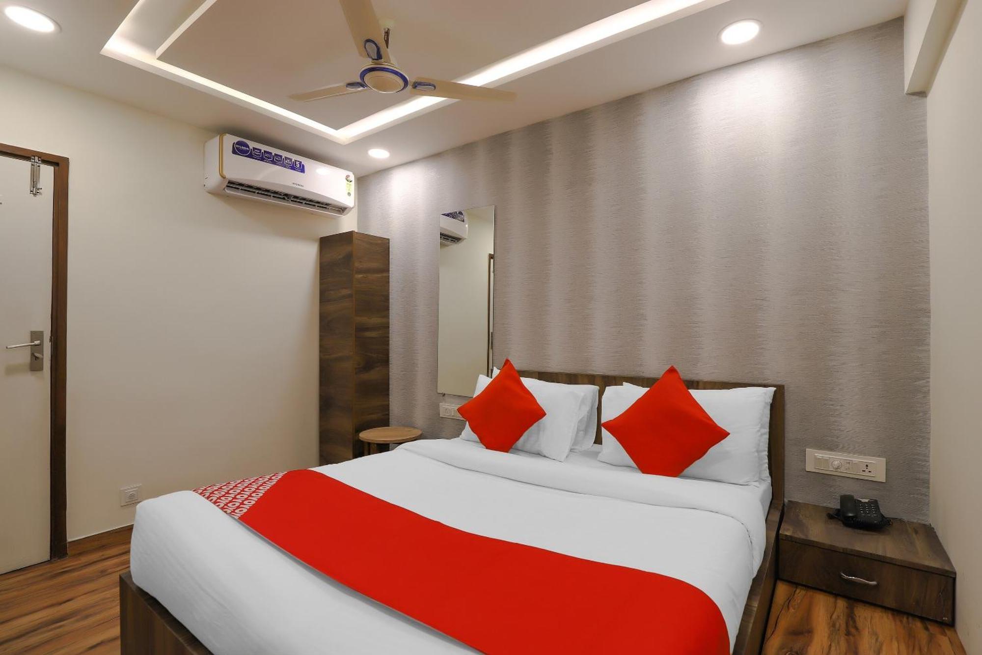 Oyo Hotel Shree Niwas Ahmedabad Ngoại thất bức ảnh