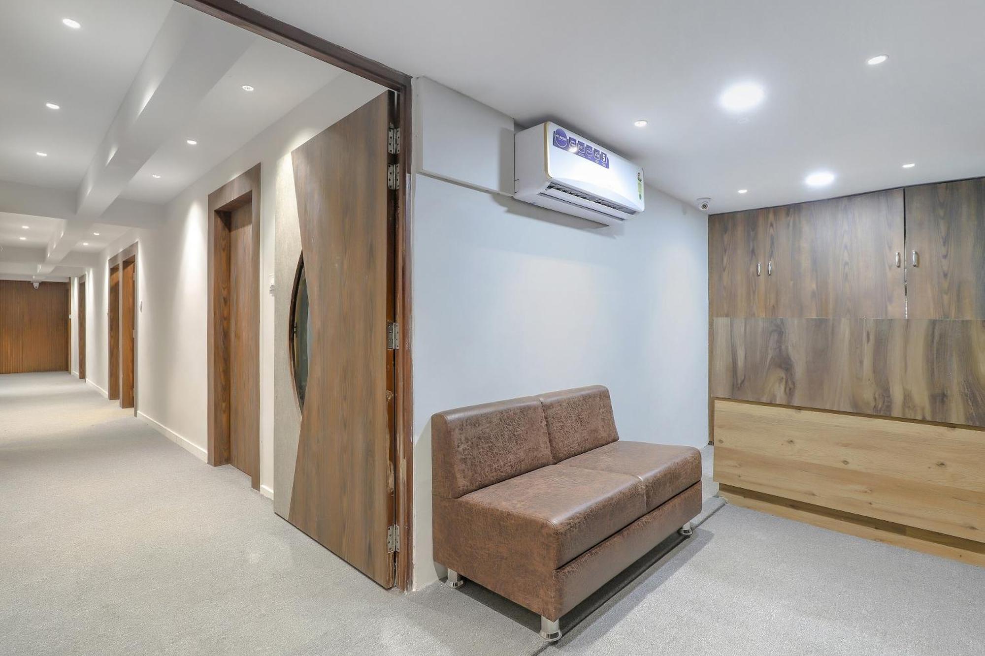 Oyo Hotel Shree Niwas Ahmedabad Ngoại thất bức ảnh