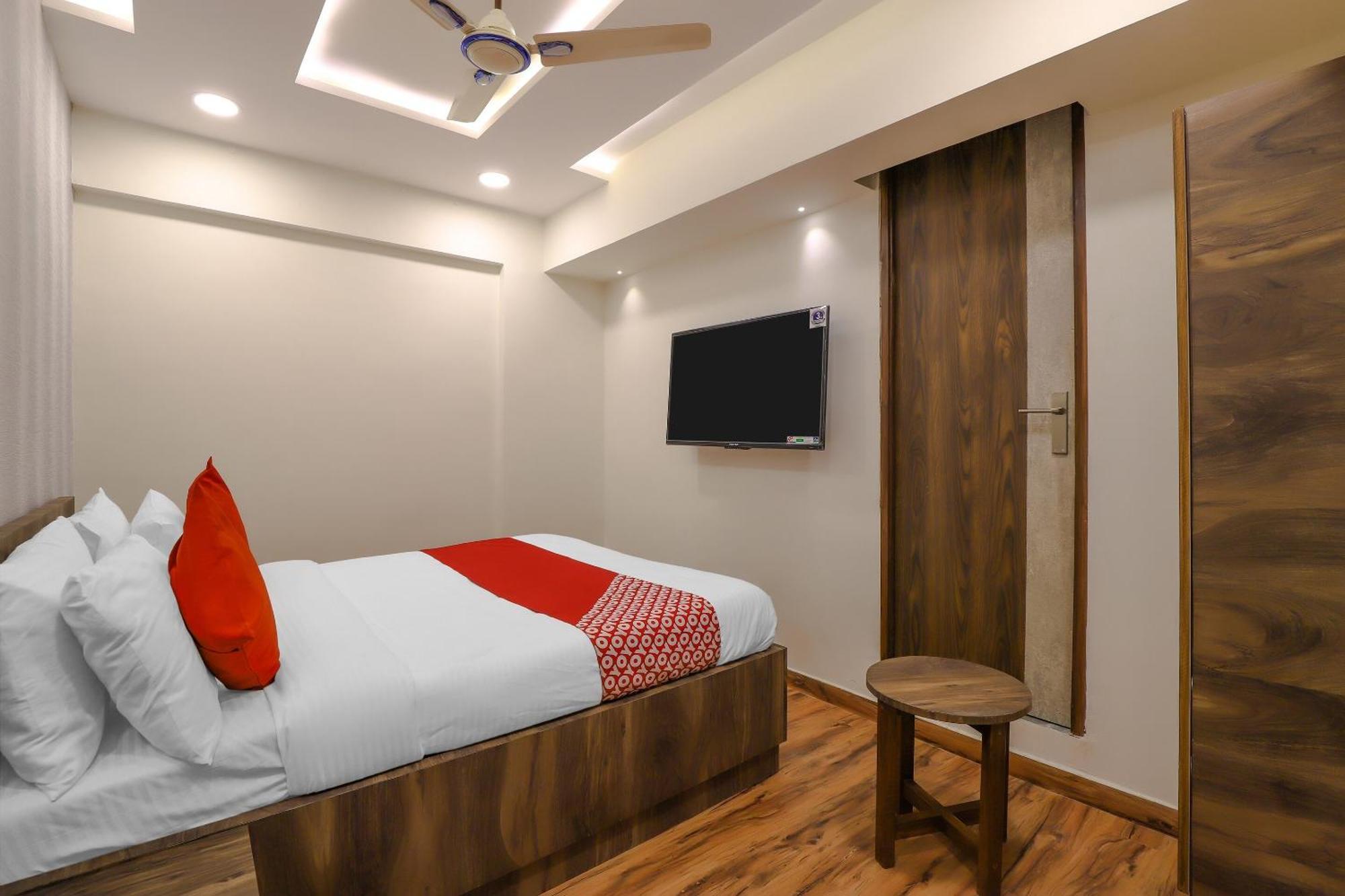 Oyo Hotel Shree Niwas Ahmedabad Ngoại thất bức ảnh