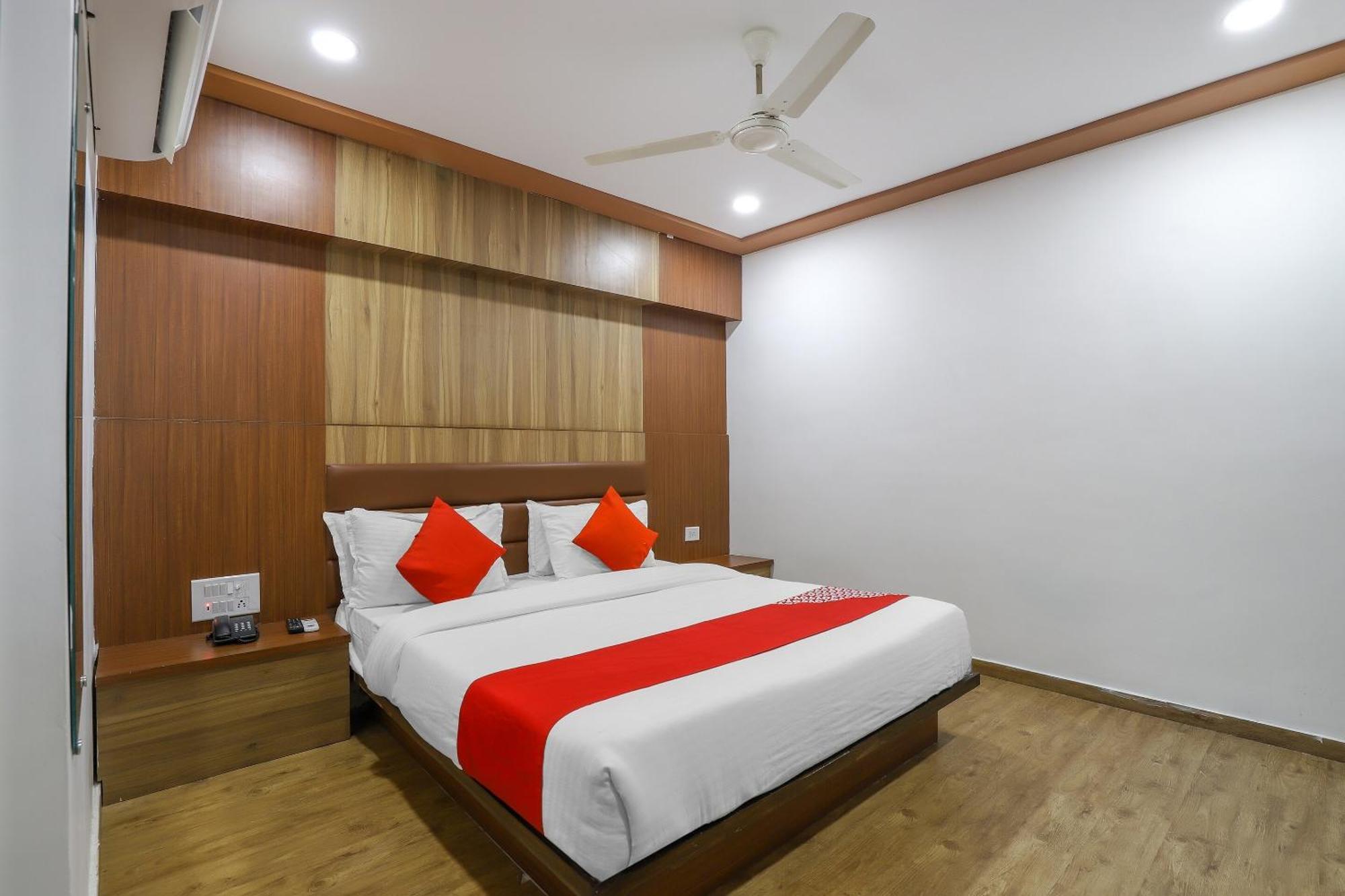 Oyo Hotel Shree Niwas Ahmedabad Ngoại thất bức ảnh