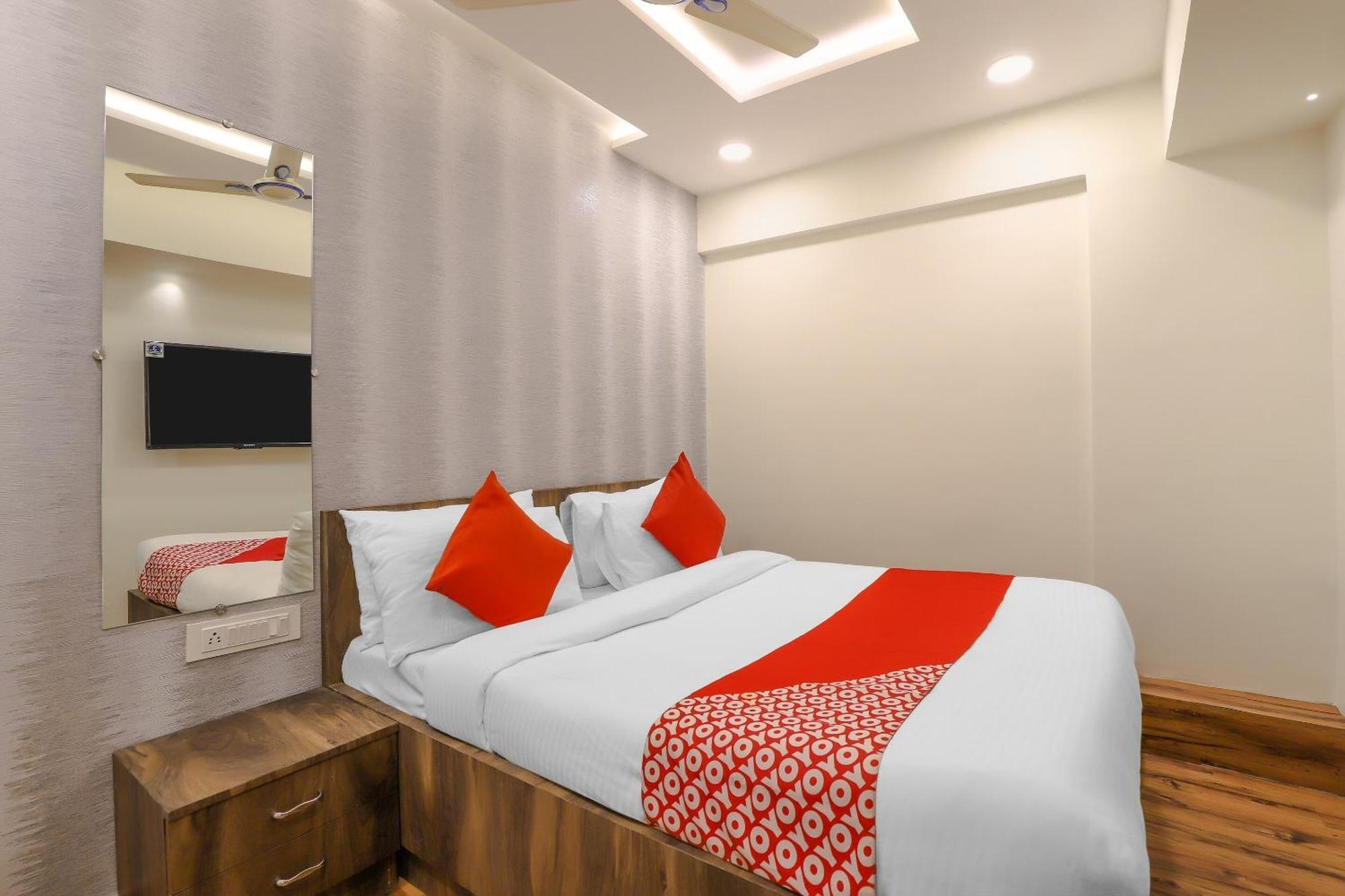 Oyo Hotel Shree Niwas Ahmedabad Ngoại thất bức ảnh